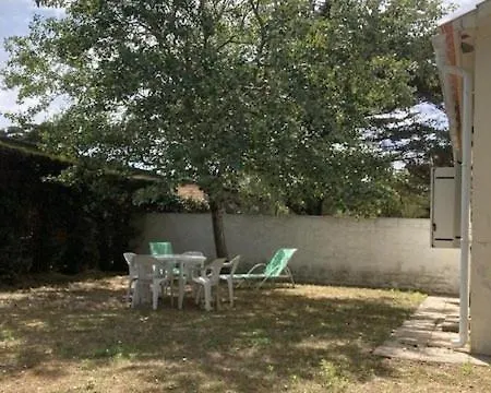 La Petite Plage De La Pege *